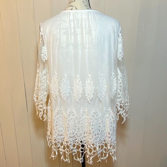Chico’s White Top Lace Detailing Sheer Overlay Floral Embroidery Size 2 - Picture 2 of 7